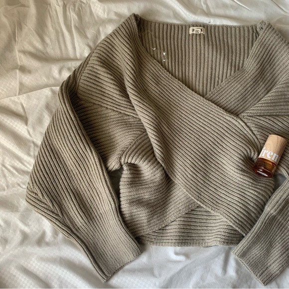 ♡• SOLD!! Pol Sweater | Size S - Picture 2 of 4